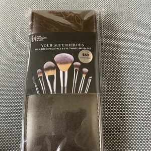 BRAND NEW iT - FULL SIZE FACE & EYE Travel Set.